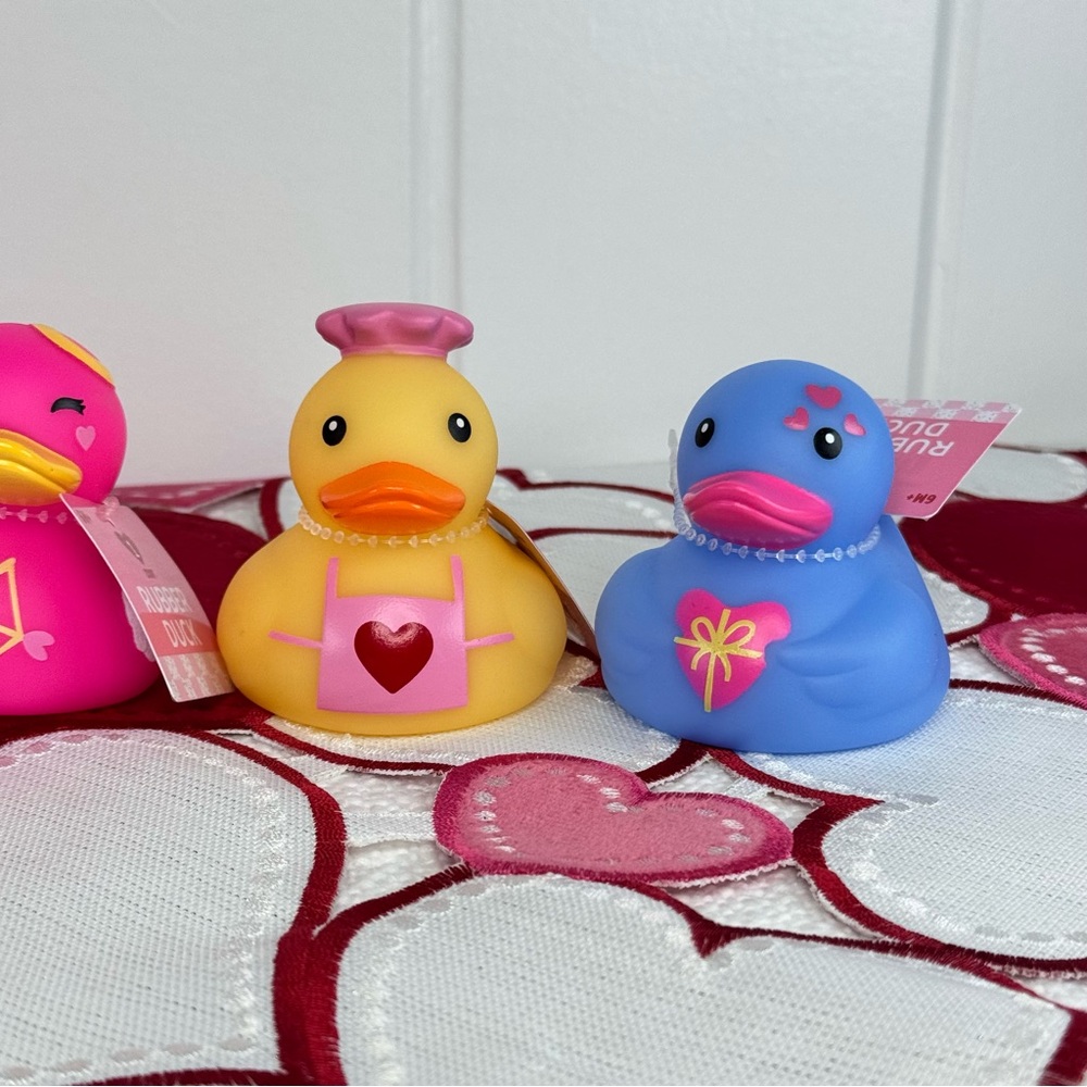 NEW Target Bullseye Playground Valentines Day Rubber Ducks - Picture 4 of 6